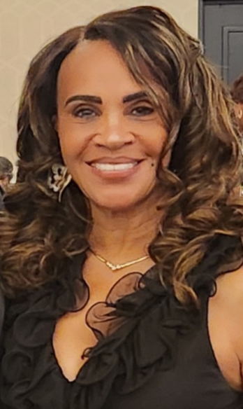deann r. craddolph headshot real estate
